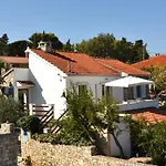 By The Sea Splitska, Brac - 11300 *
