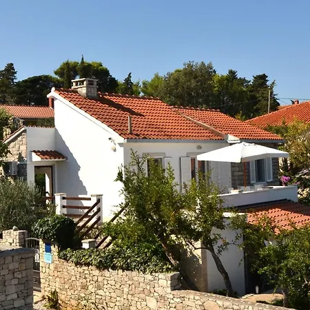 By The Sea Splitska, Brac - 11300 *